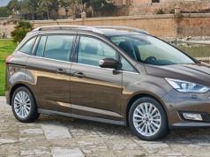 Seven-seater Ford Grand C-Max Salon changed slightly